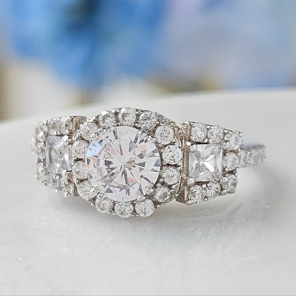 Classic Engagement Style Round Halo ring,  925 Sterling Silver - Picture 4 of 5